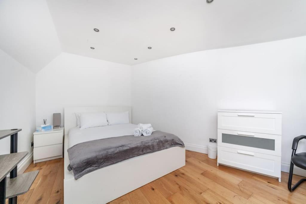 Spacious Retreat 2-Bed In Popular Camden Town London Exterior foto
